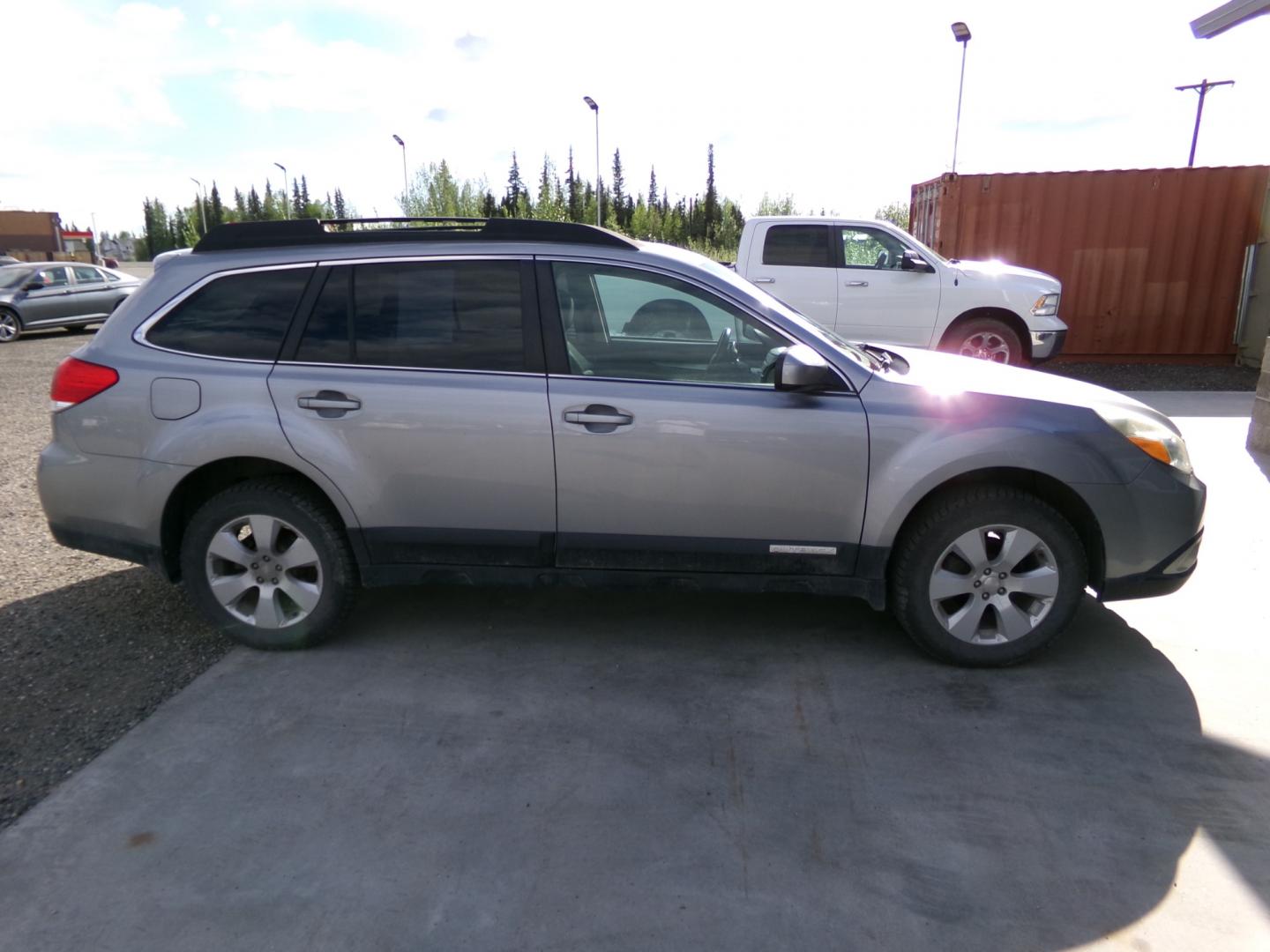 2010 Subaru Outback 2.5i Premium (4S4BRBGC2A3) with an 2.5L H4 DOHC 16V engine, Continuously Variable Transmisson transmission, located at 2630 Philips Field Rd., Fairbanks, AK, 99709, (907) 458-0593, 64.848068, -147.780609 - Photo#2